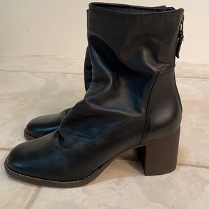 Chelsea and Violet booties 8.5